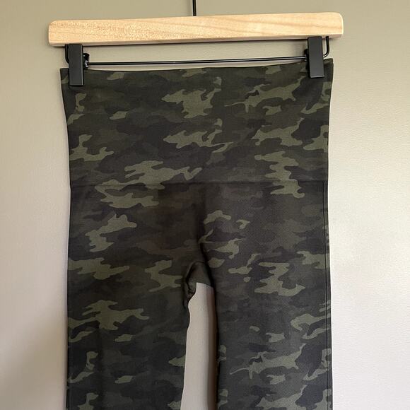 SPANX Look At Me Now Seamless Leggings Green Camo Size Medium High Rise Slimming - Picture 6 of 16